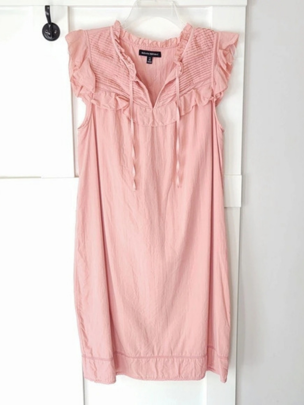 Banana Republic Ruffle Pintuck Blouse in Pink Size 10 Like New